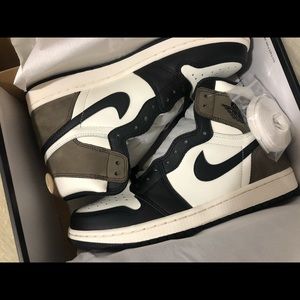 Air Jordan 5 Dark Mocha Size 9 New in box